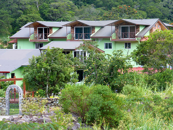 An upper end hotel on the side of the mountains of Boquete