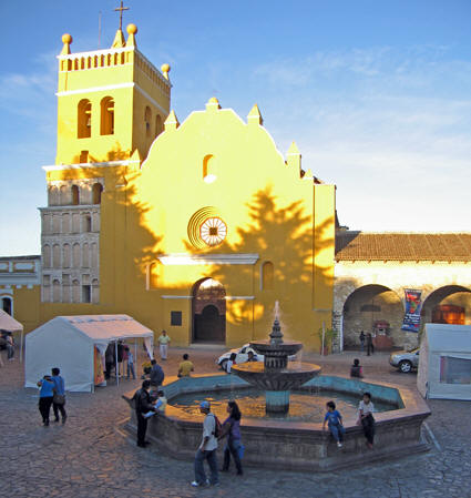 The setting sun makes La Iglesia de Santo Domingo come alive!