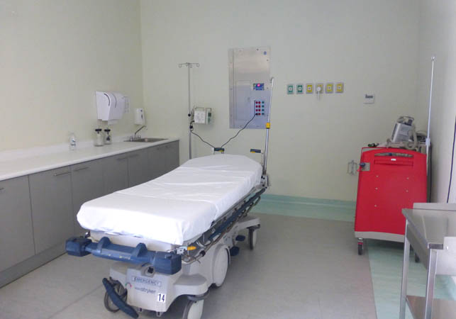 Room with defibrillator to shock heart, Hospital San Antonio, Lake Chapala, Mexico