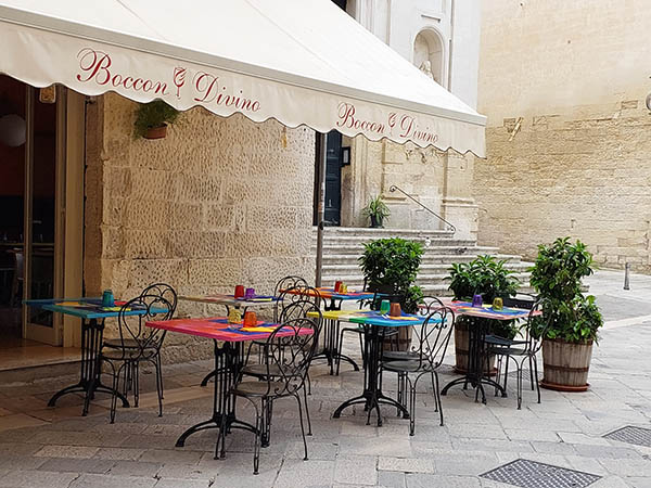 Outdoor seating in cafe Boccon Divino in Lecce, Italy