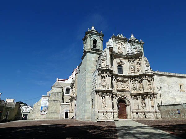 Basilica Soledad and Plaza de la Danza