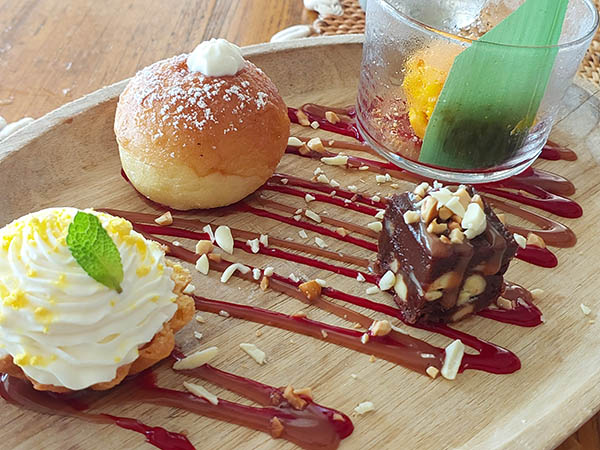 Dessert plate at Shellona Restaurant, St. Barth