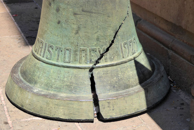 A cracked church bell