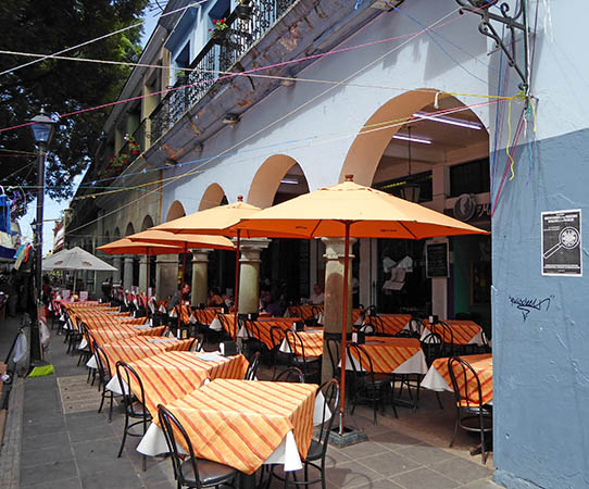 Restaurants lining the Plaza